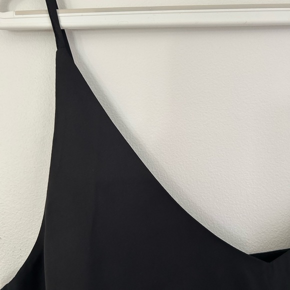 Banana Republic Black Fitted Sleeveless Camisole - Picture 2 of 2